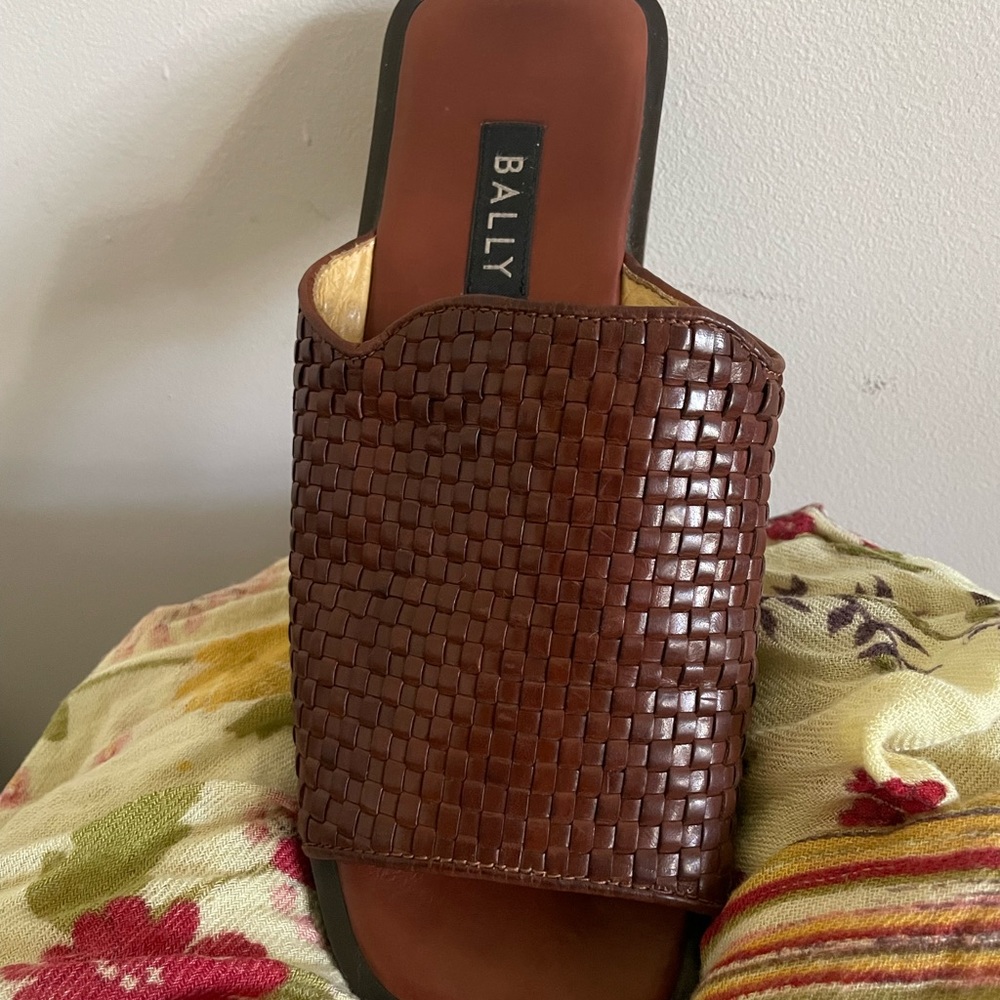 Bally men’s slip on classic brown leather basket weave. Great condition 8 1/2. - Picture 2 of 5